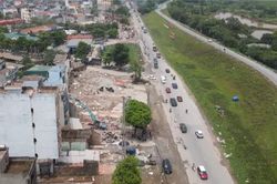 Mặt bằng phục vụ thi c&ocirc;ng Quốc lộ 6 vẫn trong t&igrave;nh trạng 'x&ocirc;i đỗ'