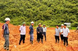 Chủ tịch UBND tỉnh Lê Hải Hòa kiểm tra tiến độ Dự án xây dựng trường nội trú liên cấp tại xã Trường Hà