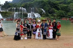 Du lịch Cao Bằng doanh thu hơn 2.100 tỷ đồng, chạm mốc 1,9 triệu lượt khách.