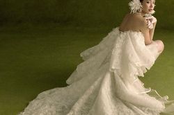 Hoa hậu Thanh Thủy hóa nàng thơ trong bộ sưu tập mới của NTK Lê Thanh Hòa