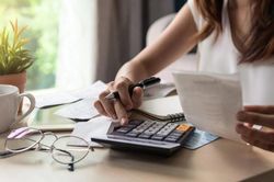 Chưa tiết kiệm được như kỳ vọng: 6 bước giúp 'cứu' kế hoạch tài chính của bạn nửa cuối 2026