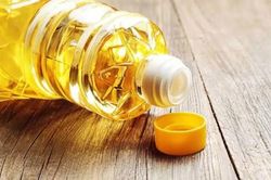 Dầu ăn mở nắp để được bao lâu? Nhiều người chỉ nhìn hạn sử dụng mà không biết điều này