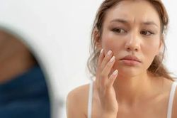 5 thói quen nhiều người mắc mỗi ngày khiến da mãi xỉn màu, skincare kỹ vẫn khó trắng