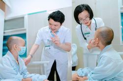Thấy vệt trắng trong mắt con 5 tháng tuổi, mẹ chết lặng khi biết trẻ bị ung thư võng mạc