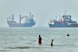 Mỹ định ng&agrave;y c&ocirc;ng bố thỏa thuận với Iran v&agrave; Oman về eo biển Hormuz