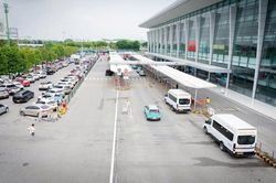 Sân bay Nội Bài bắt đầu điều chỉnh làn đón khách cho xe dịch vụ tại Nhà ga T1