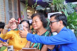 'Bình dân học vụ số' bắt đầu từ quán cà phê, khu dân cư