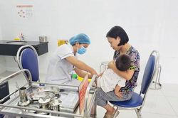 Xã Đan Phượng khám sức khỏe định kỳ miễn phí cho trẻ em dưới 6 tuổi