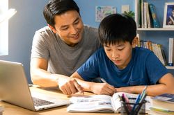 Làm sao kéo con ra khỏi thế giới ảo trước ngày khai trường?