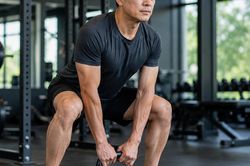 Tập bao nhiêu buổi mỗi tuần giúp nam giới tuổi 40 tăng sức mạnh hiệu quả?