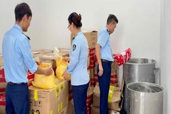Tạm giữ gần 3,5 tấn kem dưỡng trắng da không có Phiếu công bố sản phẩm mỹ phẩm | ATV ngày 6/8/2026