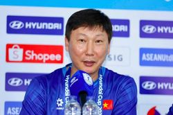 HLV Kim Sang-sik hứa có bàn thắng tặng người hâm mộ tại Mỹ Đình