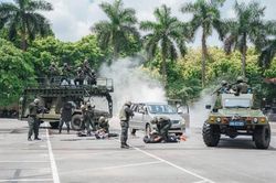 Cảnh sát cơ động Hà Nội rèn bản lĩnh trên những phương tiện đặc chủng