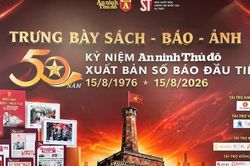 Trưng b&agrave;y s&aacute;ch, b&aacute;o, ảnh kỷ niệm h&agrave;nh tr&igrave;nh 50 năm An ninh Thủ đ&ocirc;