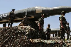 Houthi tuyên bố 'mở rộng phong tỏa hàng hải' tới kênh đào Suez, gia tăng sức ép với Arab Saudi