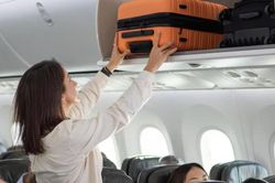 Jetstar sẽ thu phí hành lý xách tay để ngăn trên