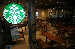 Cảnh sát khám xét Starbucks Hàn Quốc