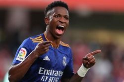 Vinicius xóa sạch Instagram, dấy lên tin đồn gia nhập Arsenal