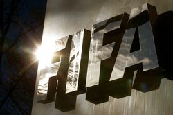 Chiếc mặt nạ của FIFA trong vụ Super League