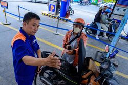 Giá xăng dầu giảm