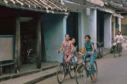 Ảnh hiếm Việt Nam 35 năm trước của kh&aacute;ch T&acirc;y 3 lần đi xuy&ecirc;n Việt