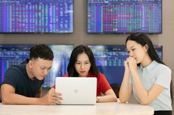 Nhà đầu tư 'chùn chân', VN-Index giảm gần 12 điểm