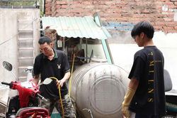 'Chuyện nhà thời nay': Nghẹn ngào câu chuyện người cha sửa xe nuôi con giành học bổng du học Mỹ