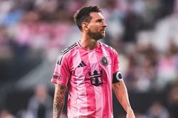Messi tỏa sáng với cú đúp, thiết lập kỷ lục mới
