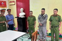 Khởi tố đối tượng vận chuyển trái phép hàng chục tấn hàng hóa qua biên giới