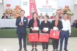 Thanh H&oacute;a tặng Bằng khen cho c&aacute;c tập thể, c&aacute; nh&acirc;n nước L&agrave;o c&oacute; th&agrave;nh t&iacute;ch trong khảo s&aacute;t, t&igrave;m kiếm, quy tập h&agrave;i cốt liệt sĩ