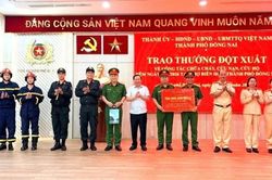 Thưởng đột xuất các đơn vị tham gia chữa cháy Trung tâm thương mại Biên Hòa