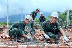G&aacute;c việc học l&ecirc;n đường gi&uacute;p d&acirc;n