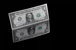 Tỷ gi&aacute; USD h&ocirc;m nay (6-8): Đồng USD dao động gần mức thấp nhất trong 6 tuần