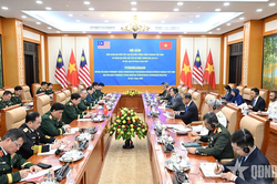 Đại tướng Phan Văn Giang hội đàm với Bộ trưởng Quốc phòng Malaysia