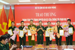 Bộ đội Bi&ecirc;n ph&ograve;ng trao thưởng th&agrave;nh t&iacute;ch trong đấu tranh ph&ograve;ng, chống tội phạm