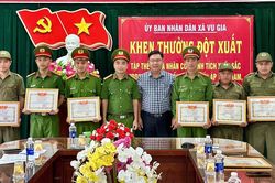Khen thưởng thành tích trong công tác tấn công, trấn áp tội phạm