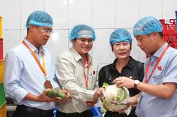Thường trực HĐND TPHCM khảo sát ATTP công ty cung ứng suất ăn trường học