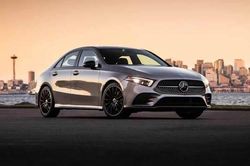 Mercedes-Benz triệu hồi hơn 310.000 xe vì nguy cơ tự trôi khi dừng đỗ
