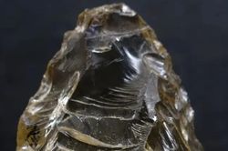 Người Neanderthal và sự tinh tế trong chế tác công cụ pha lê đá
