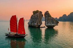 Cánh buồm đỏ Quảng Ninh