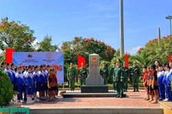 Gắn bó với nhân dân, vun đắp 'thế trận lòng dân' nơi biên giới