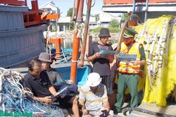 Bộ đội Biên phòng tỉnh Khánh Hòa đồng hành cùng ngư dân vươn khơi, bám biển