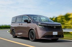 Đối thủ của Toyota Alphard sở hữu công nghệ chưa từng có