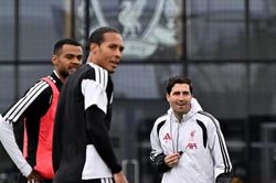 Ba tuần đếm ngược và bài toán lực lượng còn ngổn ngang của Liverpool