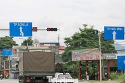Biển chỉ dẫn giao thông 'lạc nhịp' hiện diện khắp nơi