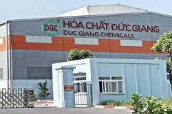 Sắc đỏ bao tr&ugrave;m, cổ phiếu Ho&aacute; chất Đức Giang vẫn tăng kịch trần