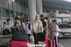 Sau 3 ng&agrave;y kh&aacute;ch chật vật đ&oacute;n xe, s&acirc;n bay Nội B&agrave;i thay đổi g&igrave;?