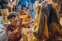 Người kể chuyện bằng gỗ