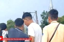 CSGT kịp thời cứu người phụ nữ định nhảy cầu