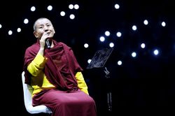 Sư cô Ani Choying Drolma, người hát thiền ca huyền thoại trở lại Việt Nam